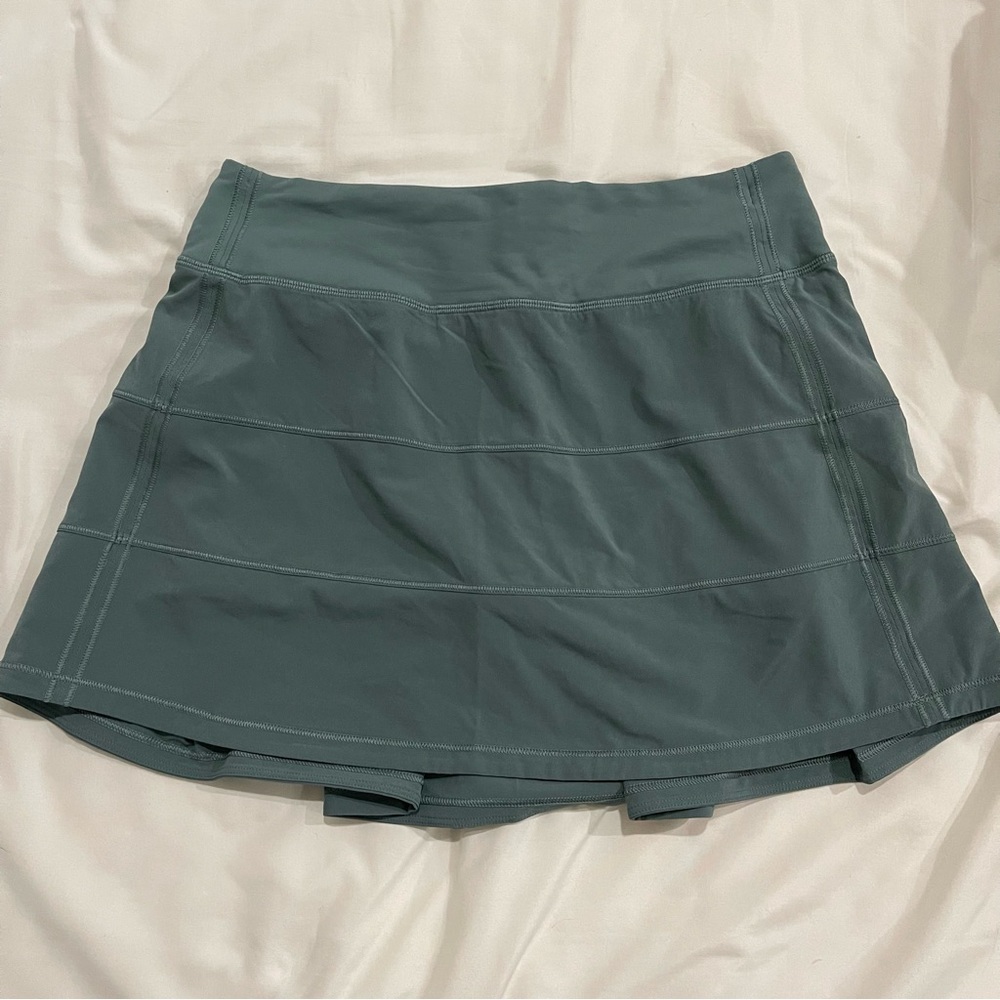 Lululemon skirt size 4